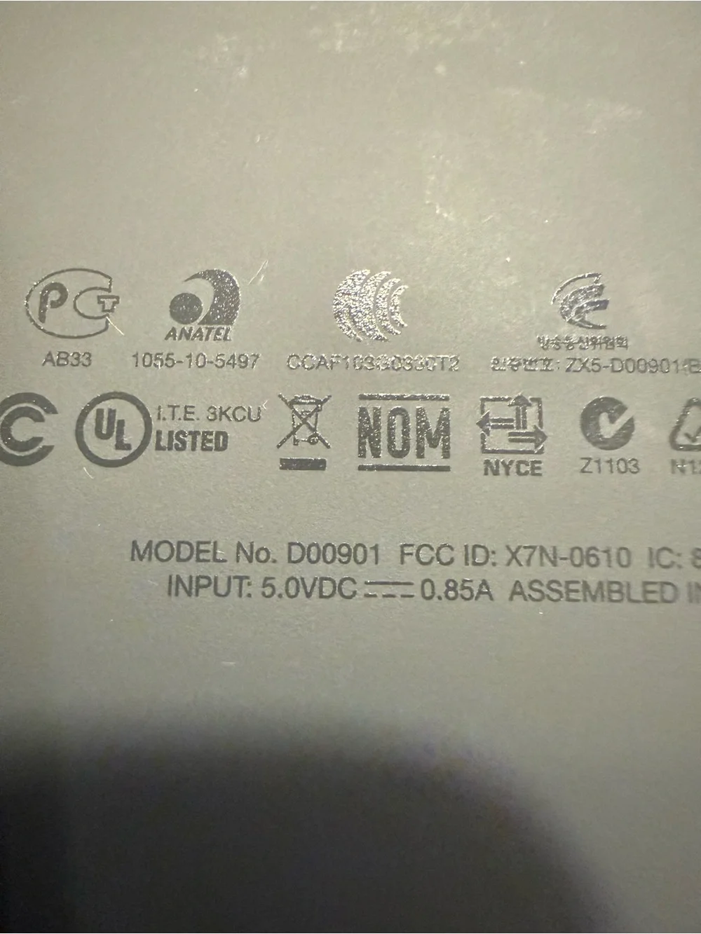 *PARTS OR REPAIR* Amazon Kindle E-Reader D00901 3rd Generation - Stuck On Screen